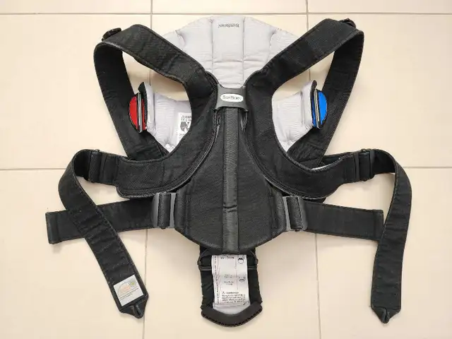 BABYBJORN BABY CARRIER  in Strollers, Carriers & Car Seats in City of Toronto - Image 3