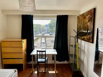 AVAIL for 1 month — until Aug 31 Temporary accommodation in Big bright room (with large double windo...