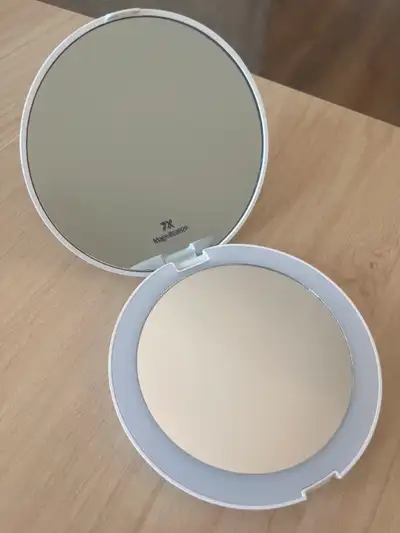 (BULK) Compact mirrors, LIGHTED and with 7x magnification, View more