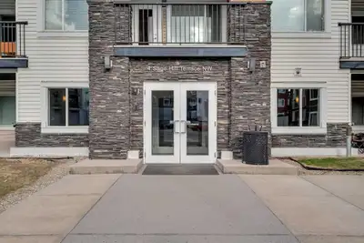 1 bed room + den condo for rent (underground parking)