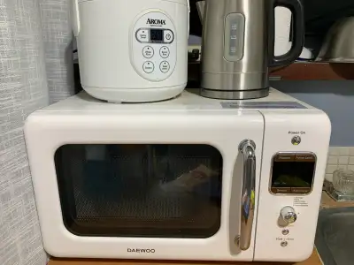 Microwave oven 700W, View more