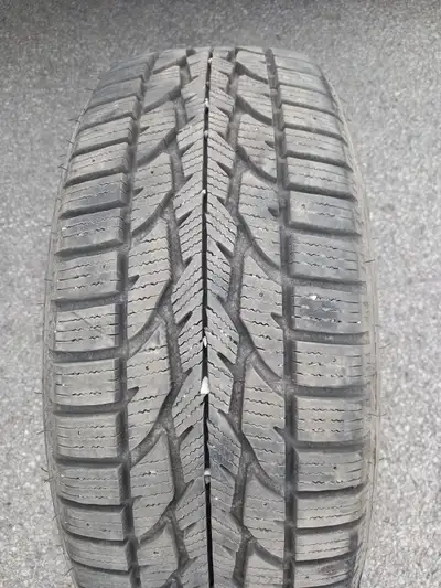 2 pneu hiver firestone winterforce2 215-50-r17 11/32 presque neuf demi hiver dusure bon pour plusieu...