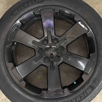 Wheels came of my 2017 Silverado 1500, they are 22 inch in pretty good shape for the year but not pe...