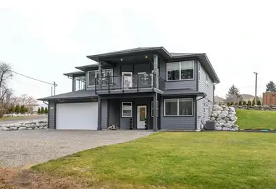 This stunning 6-year-old home is situated on 0.87 acres in the picturesque lakeside community of Sav...