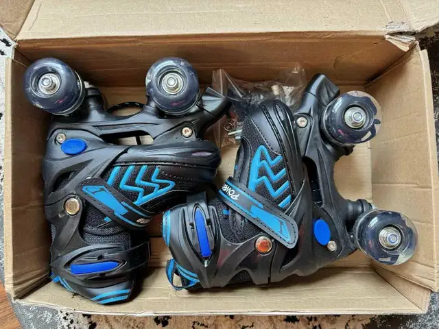 Bnib kids roller skates and pad set