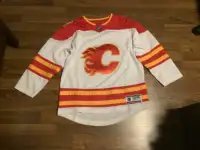 Calgary Flames Youth L/XL jersey
