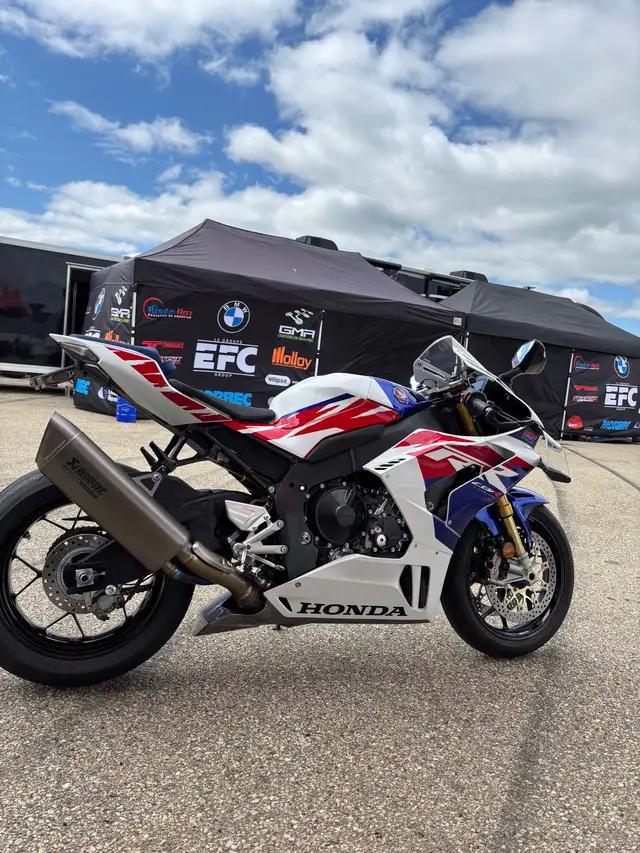 Honda CBR1000RR in Sport Bikes in Edmonton - Image 5