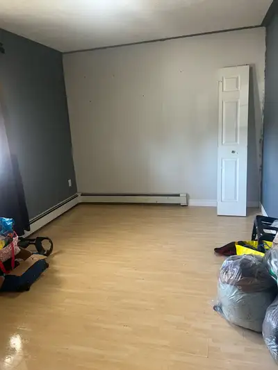 2 rooms for rent in house. 800$ each. Shared bathrooms, kitchen & laundry room. There are 2 large do...