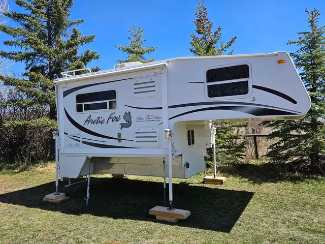 2007 Arctic fox 990 /2026 GMC Sierra 3500HD 4W Denali Ultimate w in Travel Trailers & Campers in Burnaby/New Westminster - Image 5