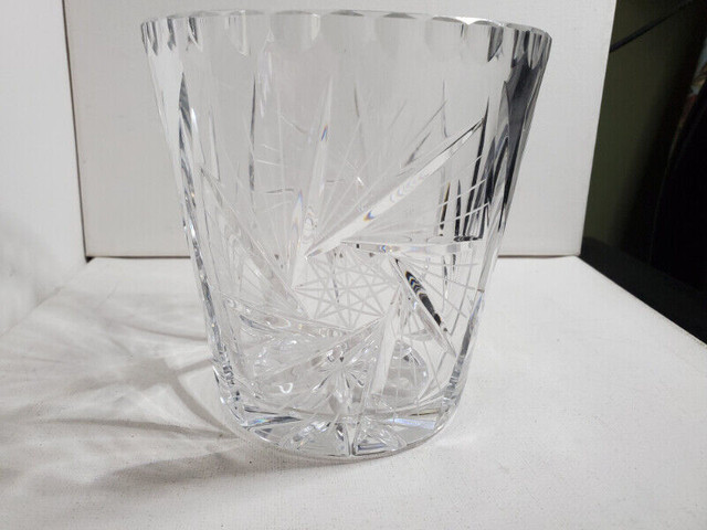 Pinwheel crystal pot à glace /  ice bucket  neuf/brand new dans Vaisselle et articles de cuisine  à Ouest de l’Île - Image 4