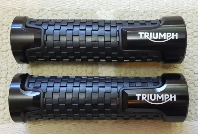 Triumph Motorcycle Handlebar Grips in Motorcycle Parts & Accessories in City of Toronto - Image 8