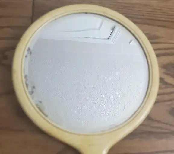 Vintage Hand Mirror in Arts & Collectibles in Markham / York Region - Image 4