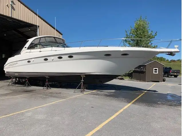 SEA RAY 460 SUNDANCER  HARD TOP 2001 in Powerboats & Motorboats in City of Toronto - Image 2