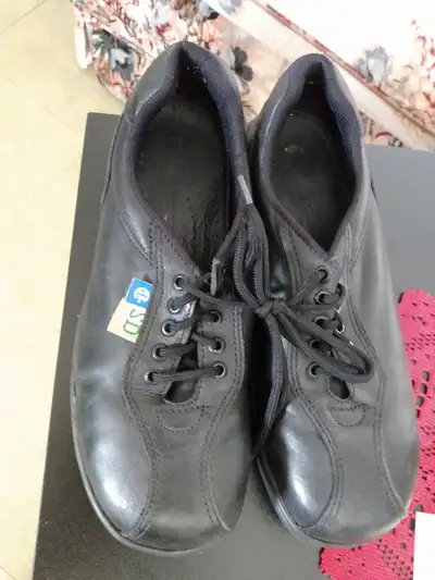 Chaussure de travail à cap d'acier neuf grandeur 6 1/2, View more