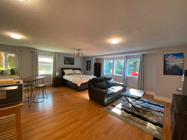 Short term furnished bachelor suite: Comox Valley in British Columbia - Image 2