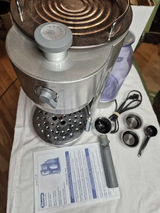 deloghi espresso maker in Coffee Makers in Ottawa - Image 5