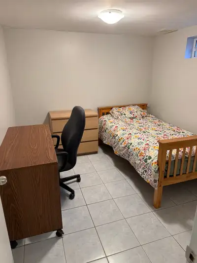 Room For Rent Newly renovated room for rent, $ 750 a month Available JUNE 1st. hydro, gas, laundry,...