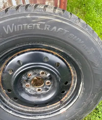235-70r16 4 pneus hiver kumho wintercraft suv 31 avec rims 5x114.3 Environ 10/32 Raison de la vente...