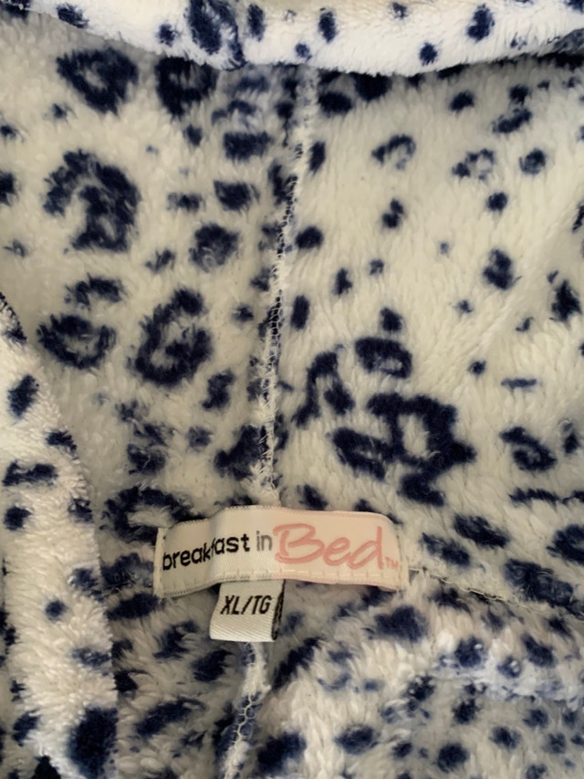 Onesie leopard fleece woman size XL in Women's - Other in Kitchener / Waterloo - Image 4