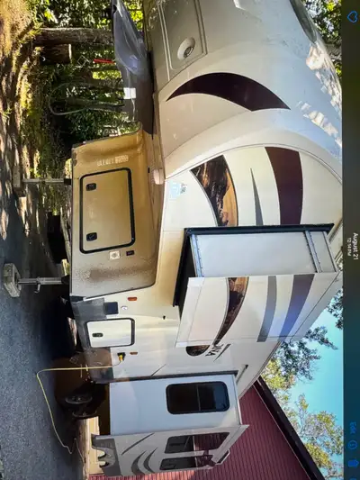 29 foot fifth wheel trailer in great condition, never smoked in. Well maintained. Ready for camping,...