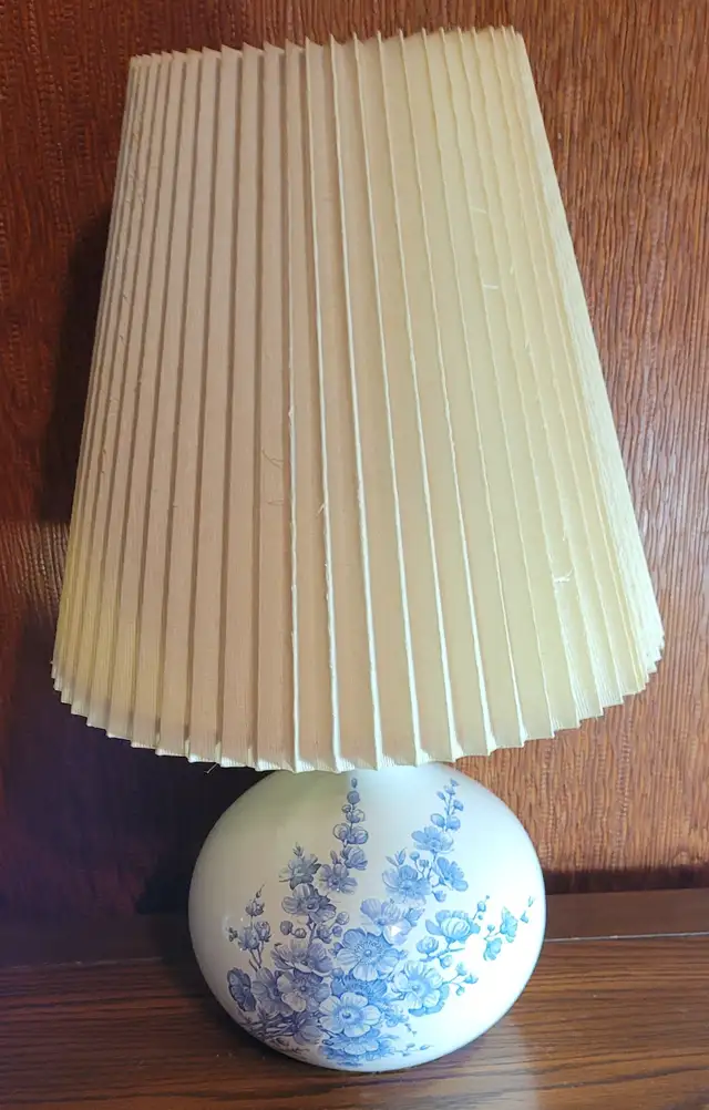 Ceramic Floral Table Lamp with Pleated Shade Blue and White 70s in Indoor Lighting & Fans in Markham / York Region - Image 6