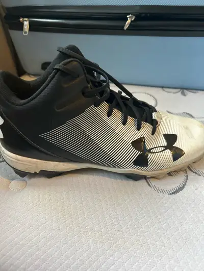 Under Armour Leadoff baseball cleats size 11, View more