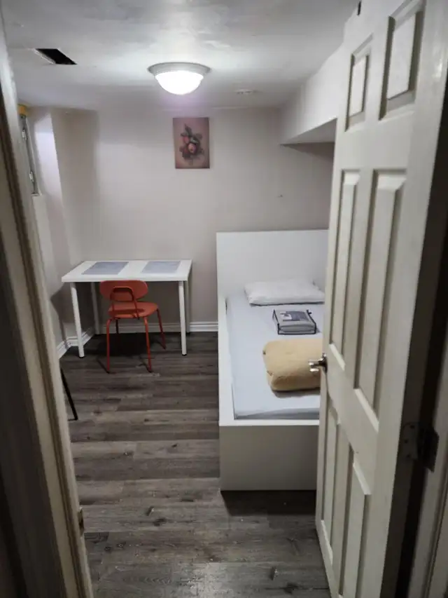Private room all in, located next to subway Eglinton-Mt.Pleasant
