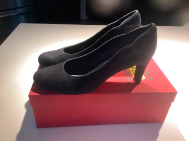 Magnifiques escarpins noirs en Suède dans Femmes - Chaussures  à Laval/Rive Nord