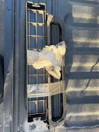 I'm selling a used Jeep Grand Cherokee Altitude Roof Rack. Made for snow boards or skis. As you can...