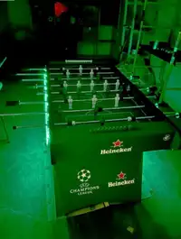 Table de soccer ( football ) Heineken avec lumière ( très rare )