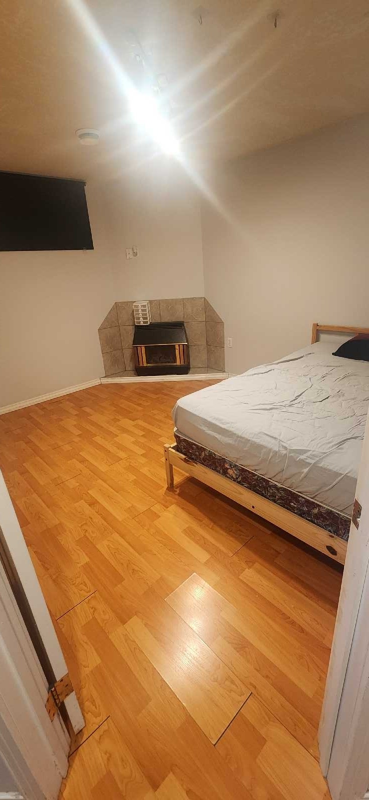 2 BEDROOM BASEMENT SUITE IN NICE SOUTHSIDE AREA 3
