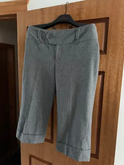 Grey 3/4 pants Suzy Shier size 15/16, View more