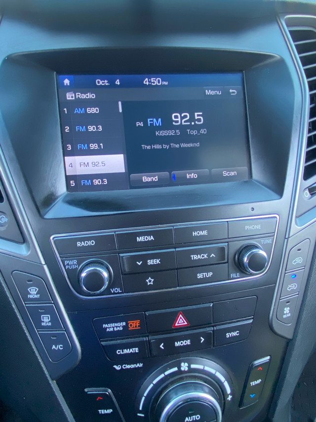 Hyundai Santa Fe in Cars & Trucks in City of Toronto - Image 3
