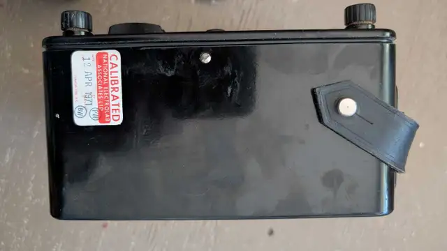 Vintage Universal AvoMeter MK2, Leads, Leather Case in General Electronics in Kamloops - Image 4