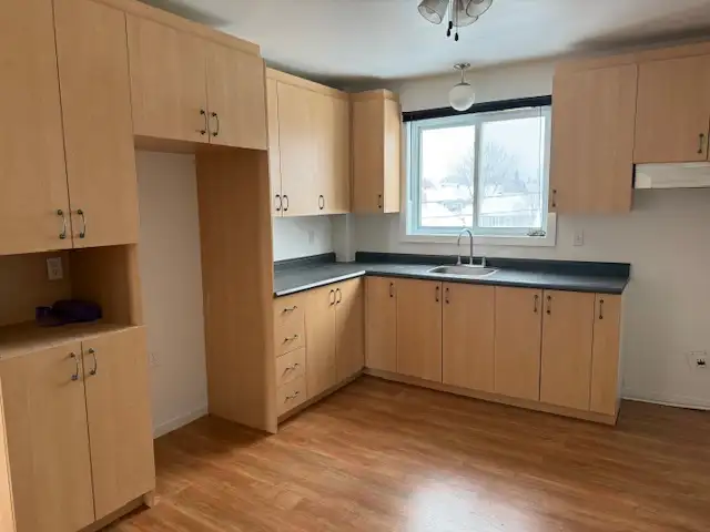 5 ½ à Beauport, superbe, libre