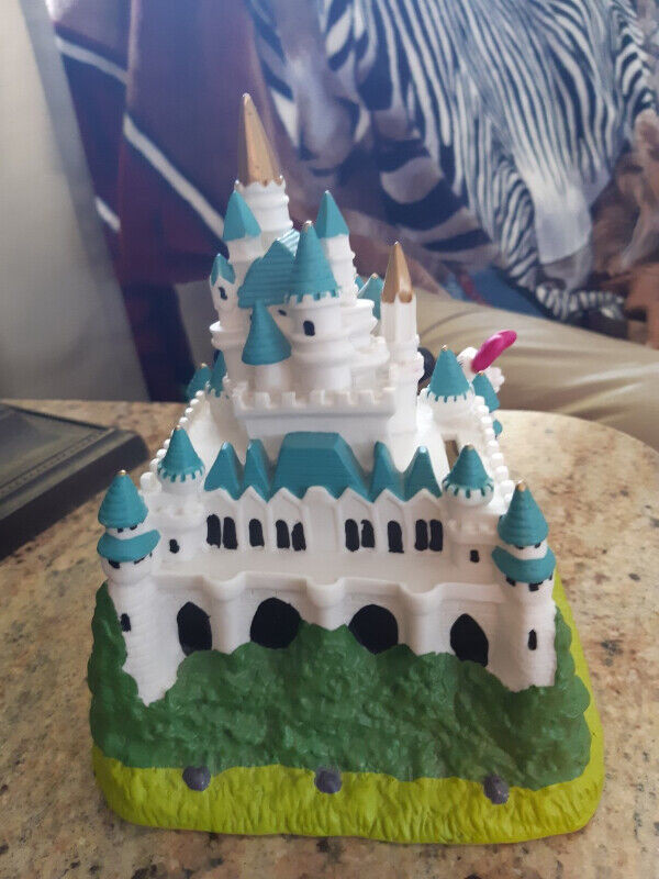 Vintage 30th Anniversary Walt Disney Cinderella Castle Bank in Arts & Collectibles in St. Catharines - Image 4