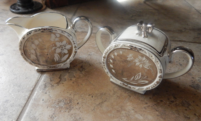 Exquisite Sandler England Mirror Finish Sugar & Creamer Set in Kitchen & Dining Wares in Fredericton - Image 3