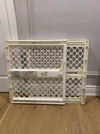 expandable safety gate