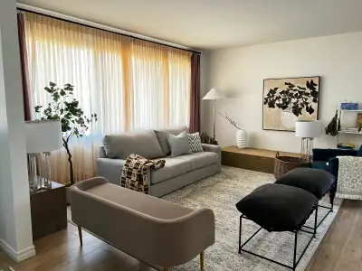 The unit is on Main Floor, very bright, 3 bedrooms, 1.5 bathrooms. There are no other tenants in the...