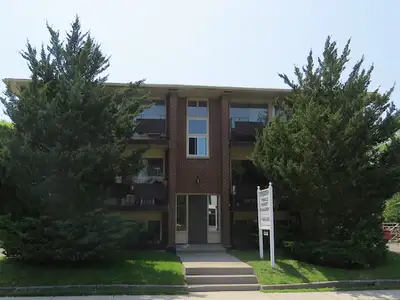 TWO BEDROOM BASEMENT UNIT $1400.00 IN WEST END OF BELLEVILLE