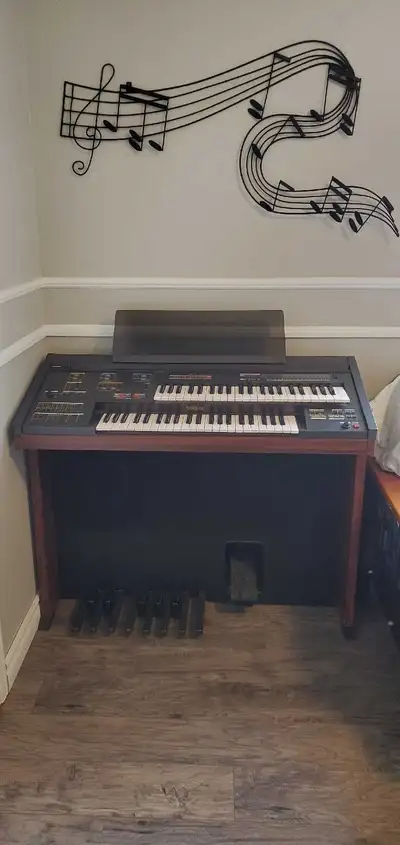 price drop ...from 850 to 550 Yamaha Electone organ Model MC -200 collectable in excellent condition...