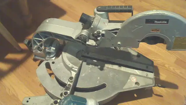 Makita Miter Saw Dbl Sliding Compound LS1013 for parts or repair in Power Tools in City of Toronto - Image 7