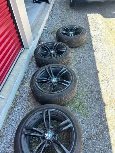 Pirelli Cintaurato Runflat P7 225/45/18 on Black BMW 5x120mm bolt pattern rims. All season( summer)...