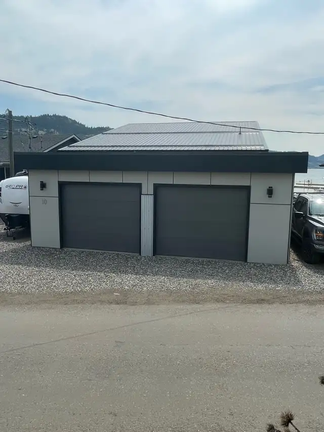 LAKEFRONT HOME ON OKANAGAN LAKE NEAR VERNON in Houses for Sale in Vernon - Image 10