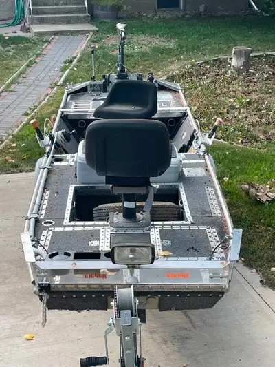 Great fishing boat, no leak aluminum hull, Comes with electric trolling motor, Life jackets safety g...