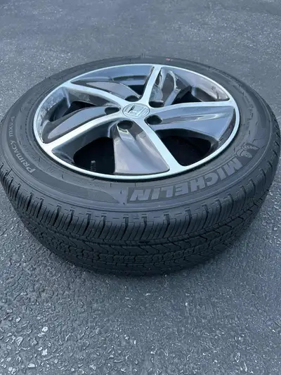 Honda HR-V four new 215/55R17 New Michelin Primacy MXM4 all season tires on Honda factory alloy rims...
