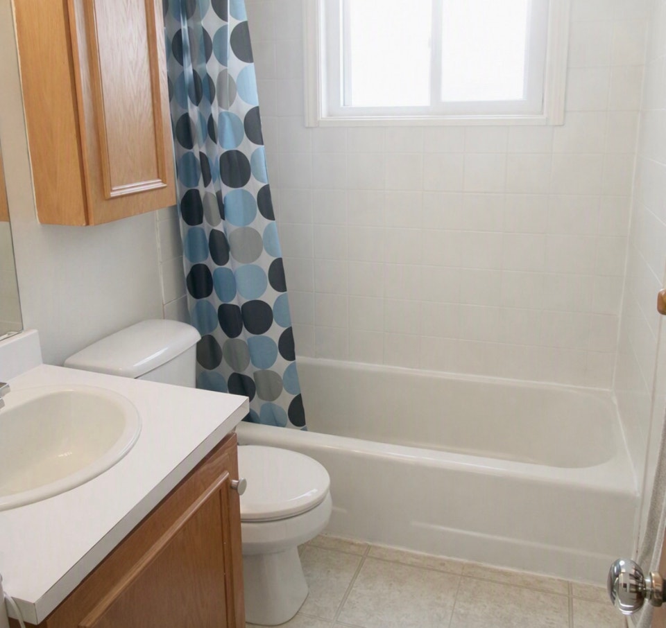 2 BEDROOM BANK & HERON IMMACULATE DUPLEX - ONE MONTH FREE 4