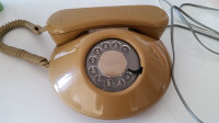 Téléphone vintage années 70