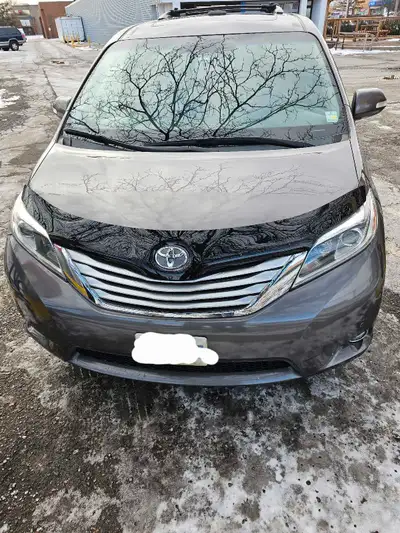 Toyota sienna 2015 XLE AWD V6 engine, 7 seater. Excellent condition with two roof, mono roof and sun...