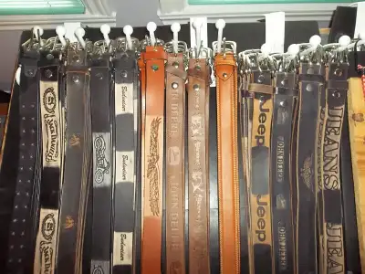 Ceintures en cuir véritable neuves, View more